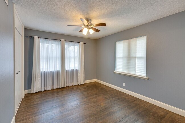 Building Photo - 9621 Rustown Dr