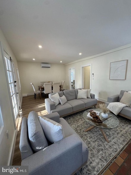 Building Photo - 11 Gentian St