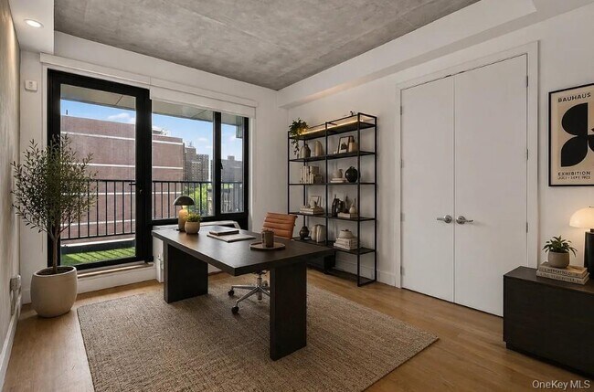 Building Photo - 225 E 138th St