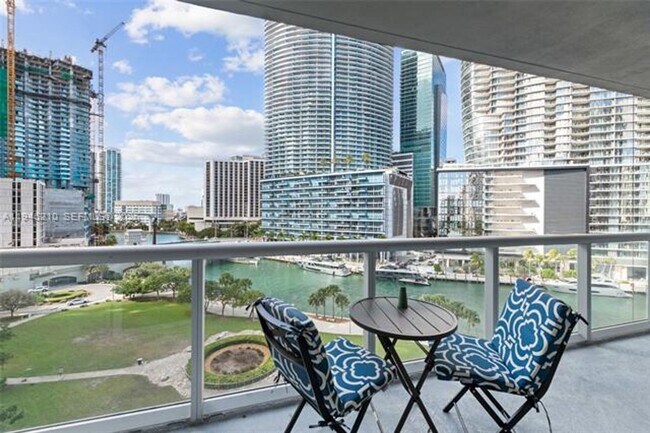 Building Photo - 465 Brickell Ave