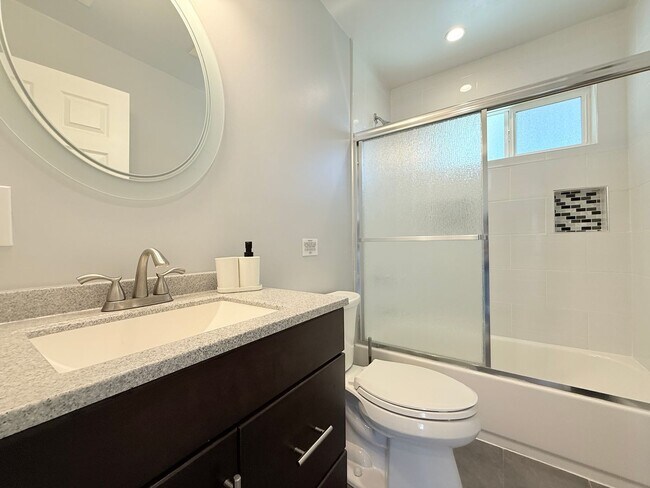 Building Photo - 6660 Charlesworth Ave