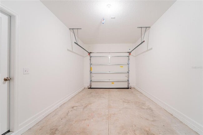 Building Photo - 6174 Daerr Rdg St