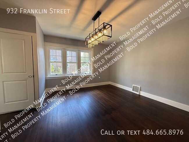 Building Photo - 932 Franklin St