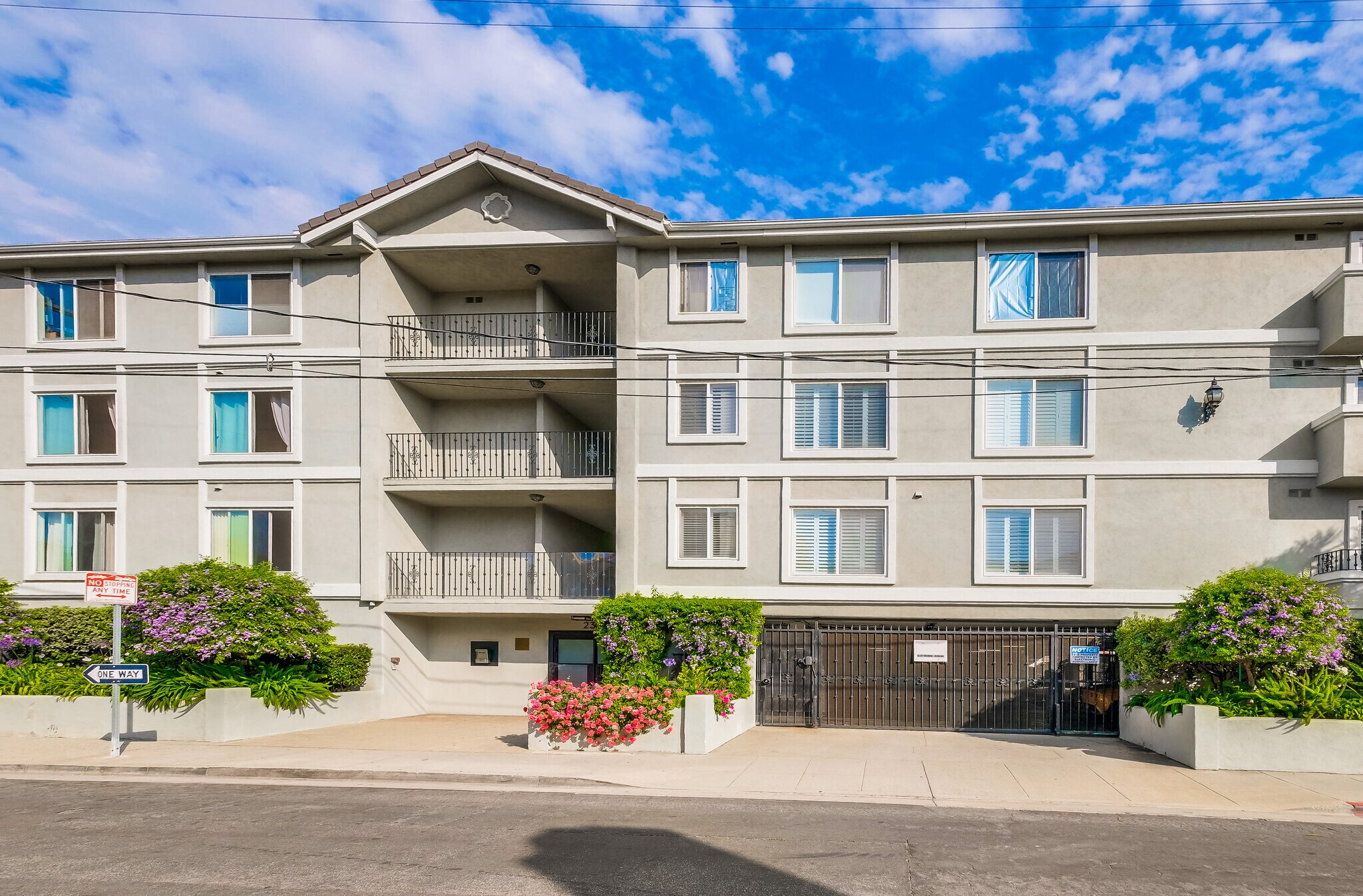 Building Photo - 2308 Schader Dr