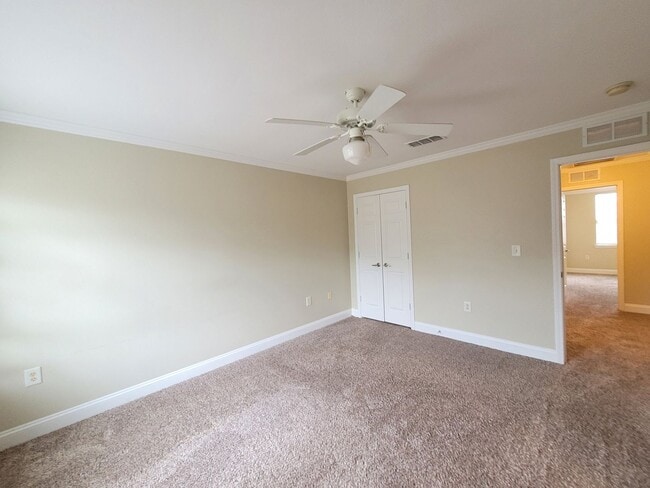 Building Photo - 803 Majestic Dr