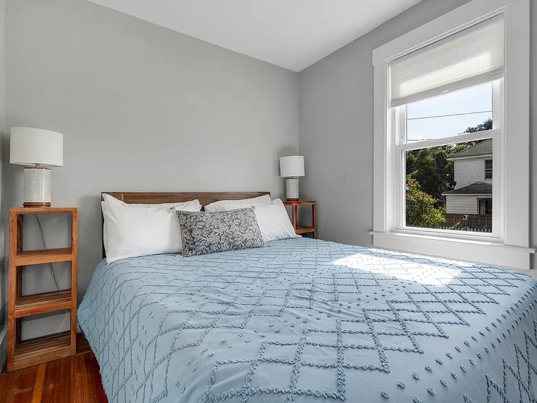 Building Photo - 10 W Elm St