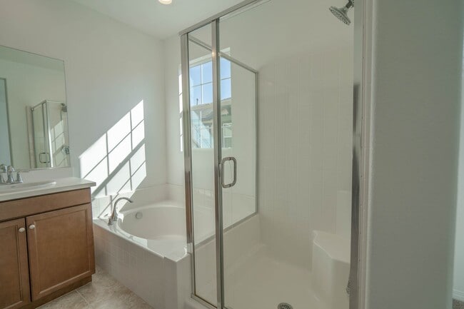 Building Photo - COMING SOON! Santa Clarita 3-Bedroom River...