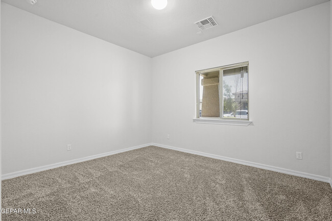 Building Photo - 12121 Silver Crown