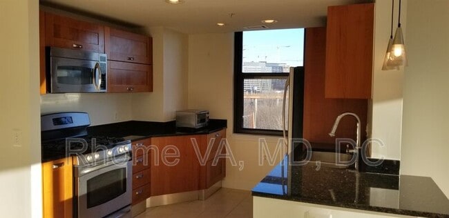 Building Photo - 2451 Midtown Ave