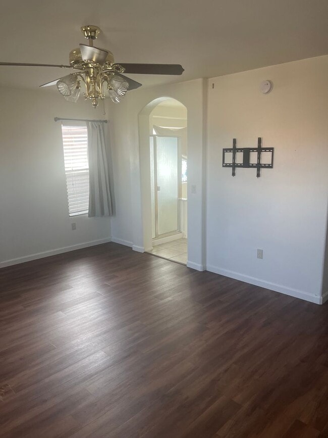 Building Photo - 8342 S Hunnic Dr