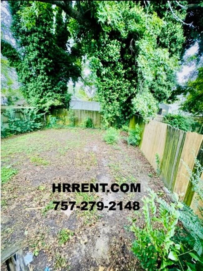 Building Photo - Adorably Renovated 3 Bedroom 2 Bath Single...