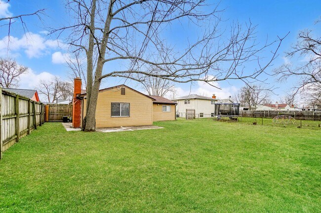 Building Photo - 5262 Hacket Dr