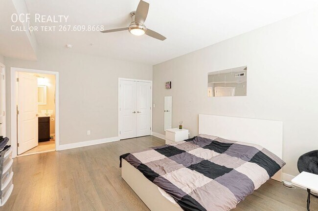 Building Photo - Graduate Hospital Three Bed Apartment