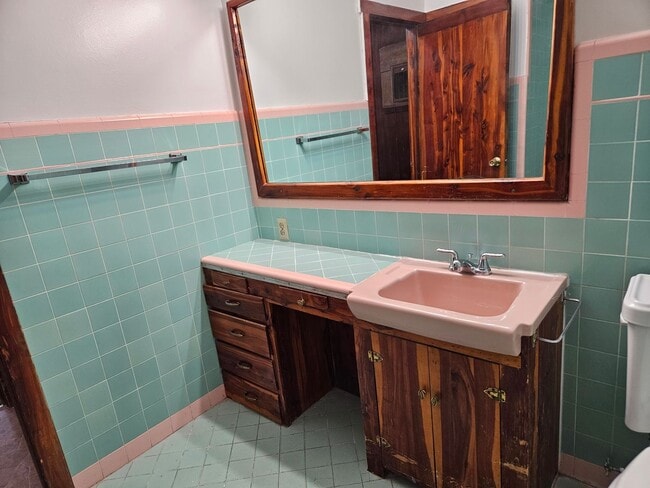 Building Photo - 316-317 S Vincent Ct