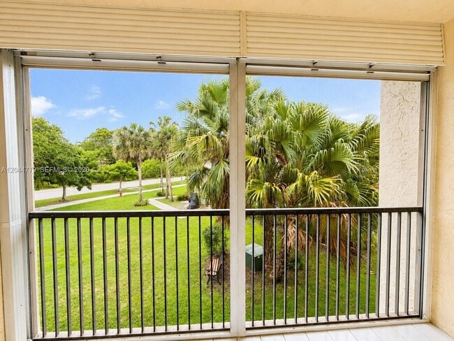 Building Photo - 405 Lakeview Dr