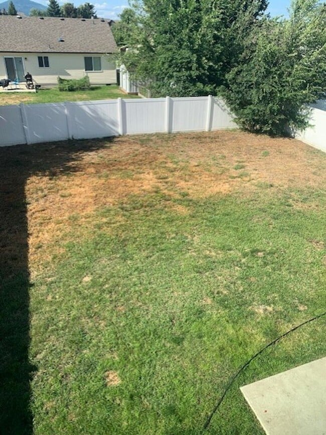 Building Photo - Lovely 3 bedroom 2 bath Post Falls Home!