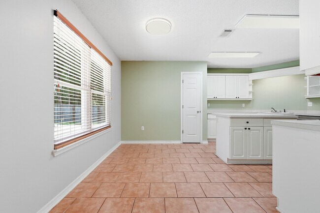 Building Photo - 1243 Jefferyscot Dr