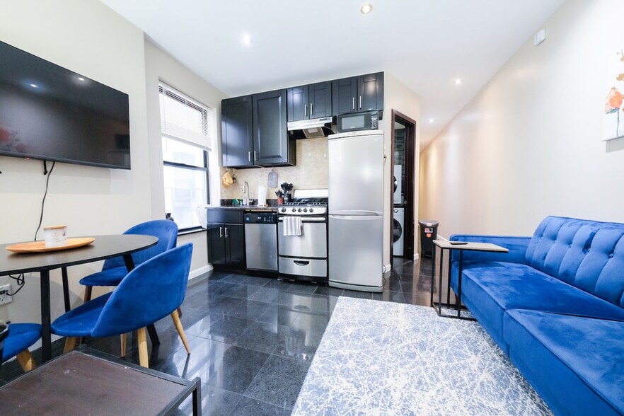 Building Photo - 5 W 101st St