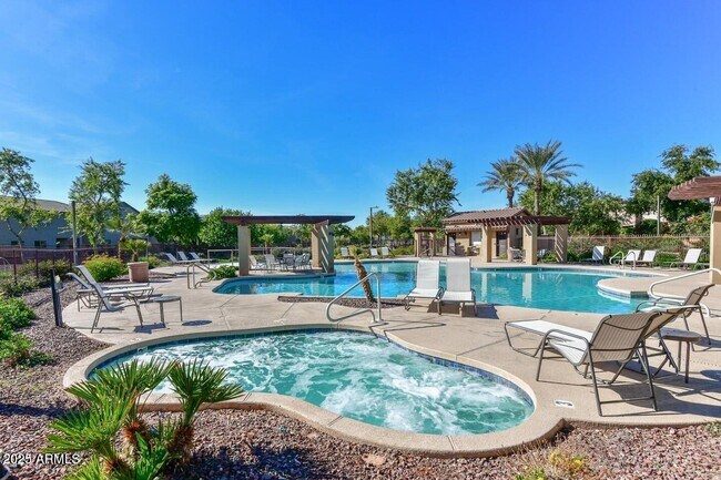 Building Photo - 1958 W Busoni Pl