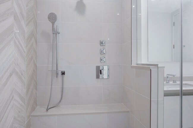 Building Photo - 400 Central Ave