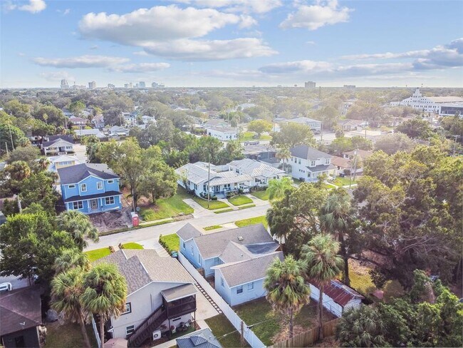 Building Photo - 1913 W Lemon St