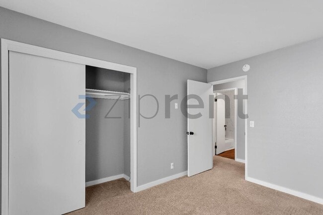 Building Photo - 25 Leslie Ct