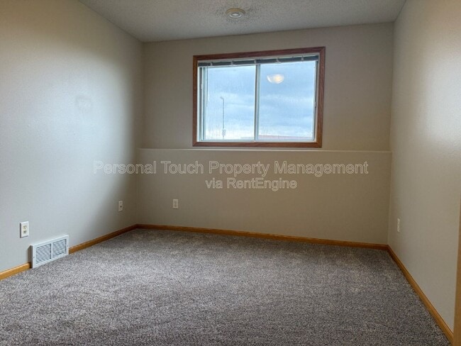 Building Photo - 1143 39th Ave S