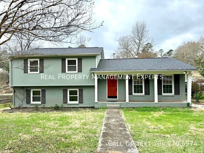 Building Photo - 900 Tally Ho Ct