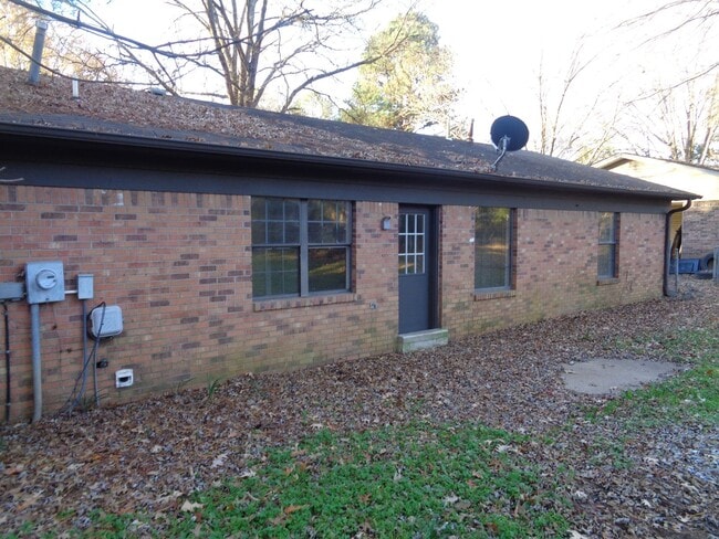 Building Photo - 5164 Woody Dr