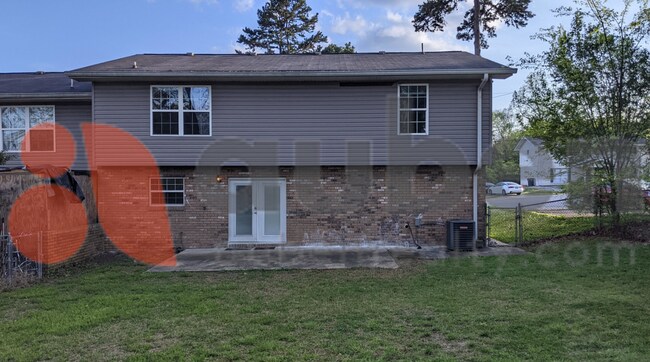 Building Photo - Move in Ready Updated 4 bed 2 bath with ga...