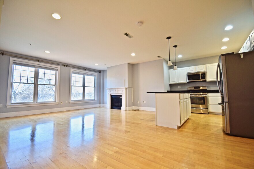 Primary Photo - 1306 Columbia Rd