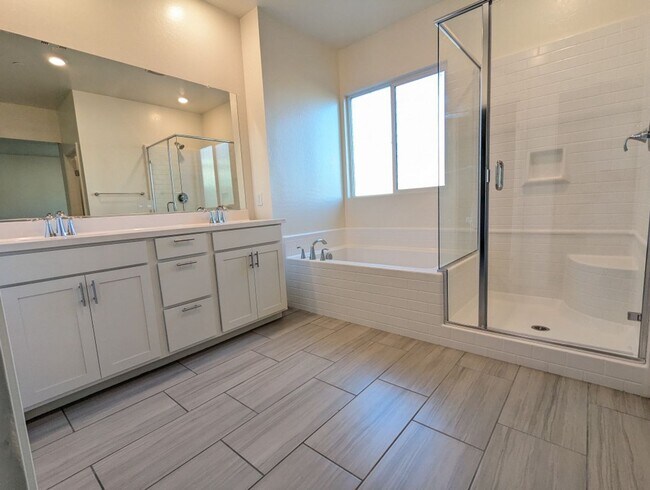 Building Photo - 1310 Ossa St