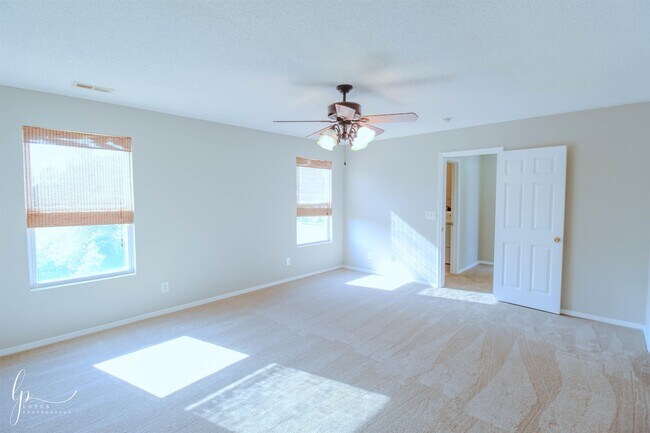 Building Photo - 2013 Laurel Oak Ct