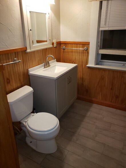 Building Photo - 417 5th Ave SE