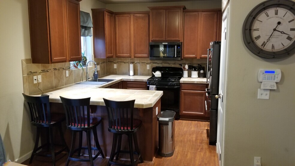 Building Photo - 1033 Chelan Ave NE