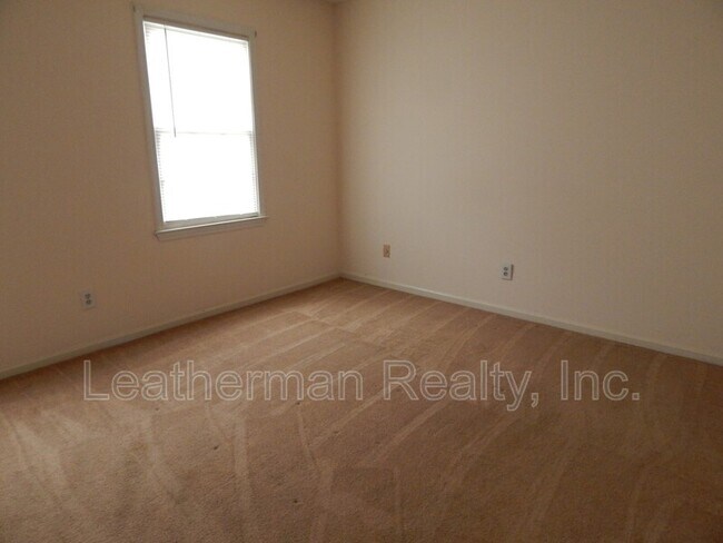 Building Photo - 738 Coventry Ln