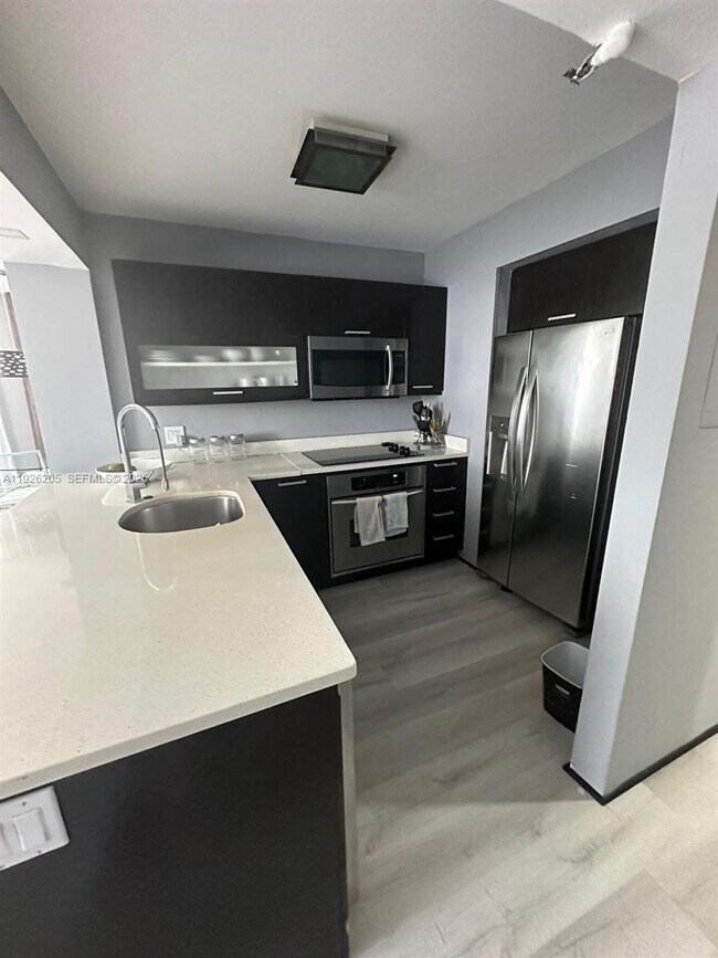 Building Photo - 800 N Miami Ave