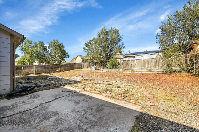 Building Photo - $1,945.00, 4-bed, 2-bath located in Colora...