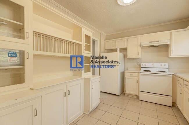 Building Photo - 3 Bed/2.5 Bath in Brookwood Subdivision