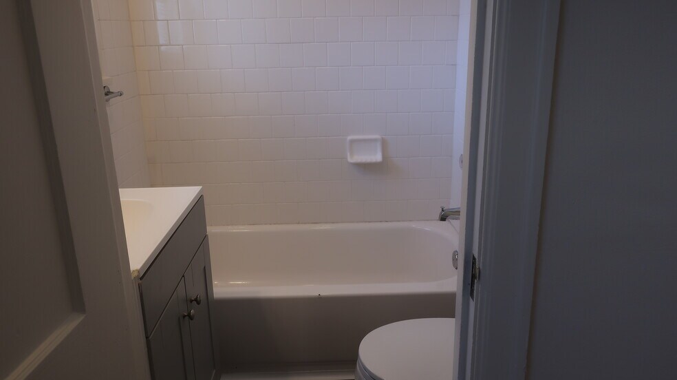 Building Photo - 535 Yakima St