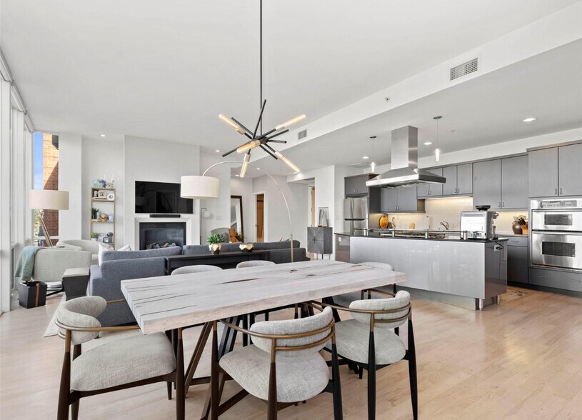 Building Photo - 1401 Delgany St