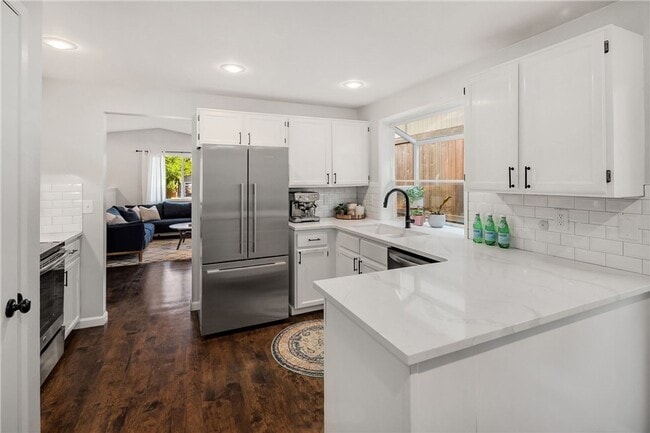 Building Photo - Updated 3 bed, 2 bath home in Greenwood