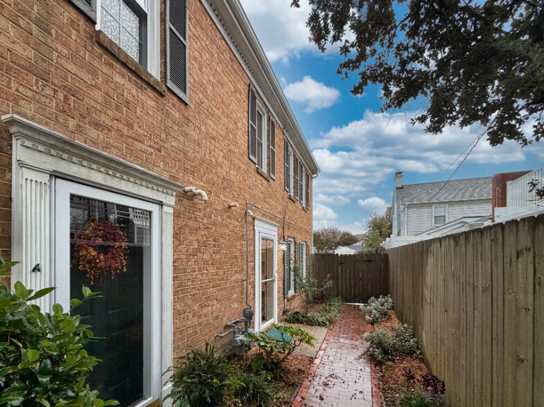 Building Photo - 210 73rd St