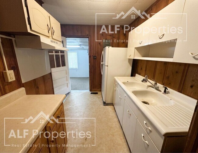 Building Photo - 2435 Westover Dr