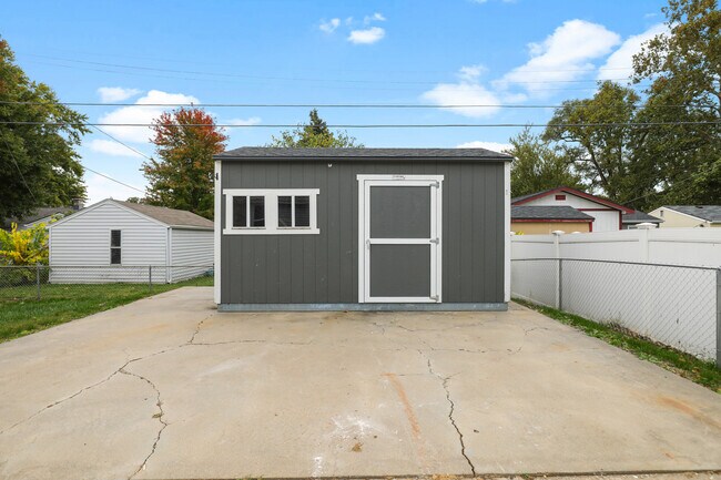 Building Photo - 1003 E Hopkins Dr