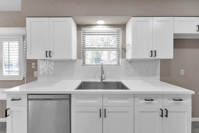 Building Photo - 27013 S Pyeatt Ln