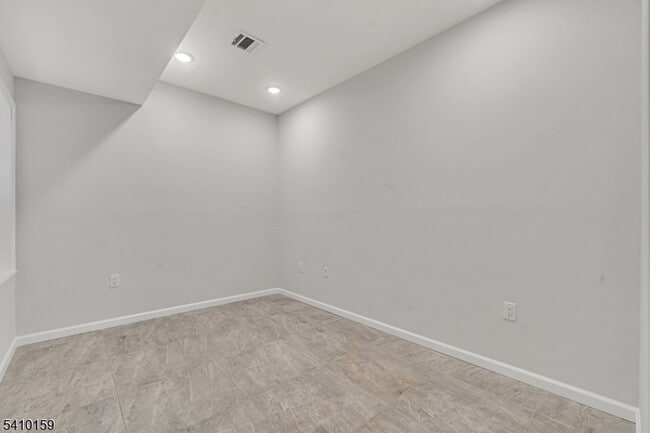 Building Photo - 67 Wainwright St