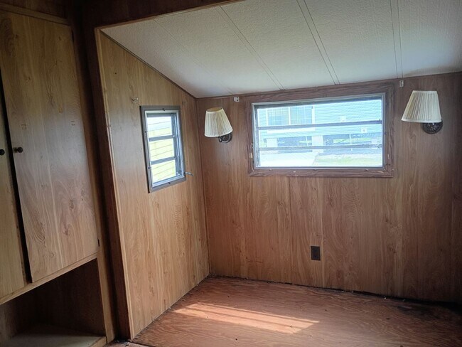 Building Photo - 39 Betty Dr