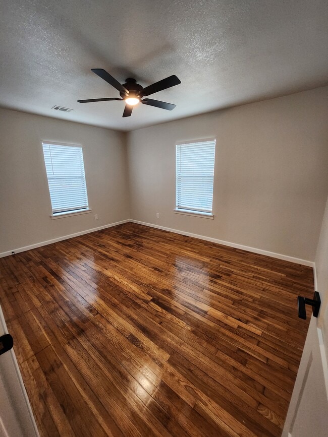 Building Photo - 1503 S 15th St