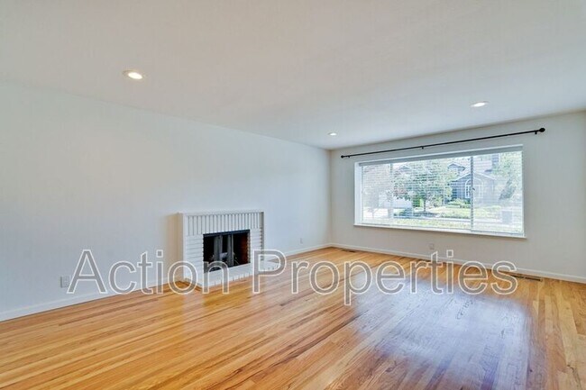 Building Photo - 350 Chesley Ave